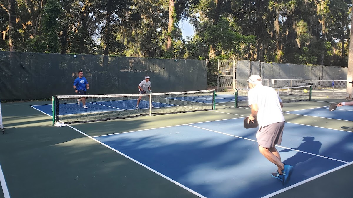 300 Club Swim and Tennis