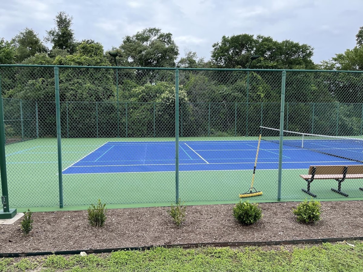 Lake Forest HOA Tennis & Pickleball Court